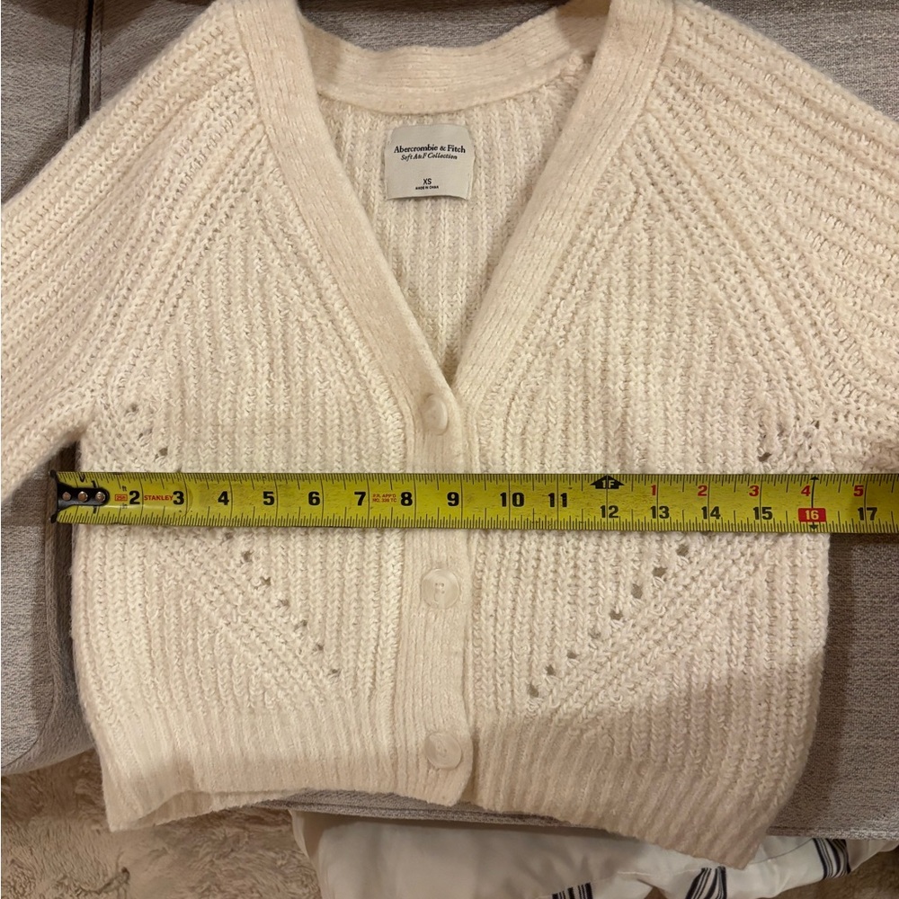 Abercrombie & Fitch Women's Textured Cropped V-Neck Cardigan in White Size XS - Picture 6 of 6